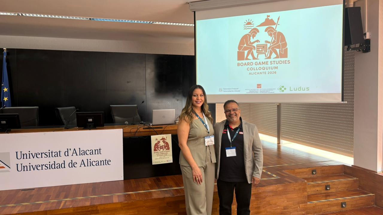Diretora Daniele Nascimento e professor Edgar Dias da Silva participam do 28th Board Game Studies Colloquium (BGSC 2026). Foto: Divulgação